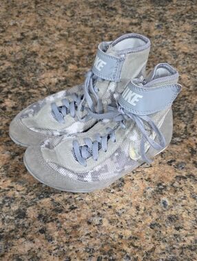 Nike Kids' Gray Camouflage Wrestling Shoes Size 2.5Y